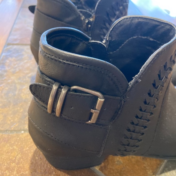 American Rag Booties - Picture 8 of 8